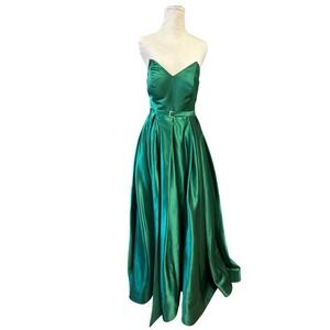 Emerald Green Satin Strapless Sweetheart Gown with Belt and Slit Formal Dress